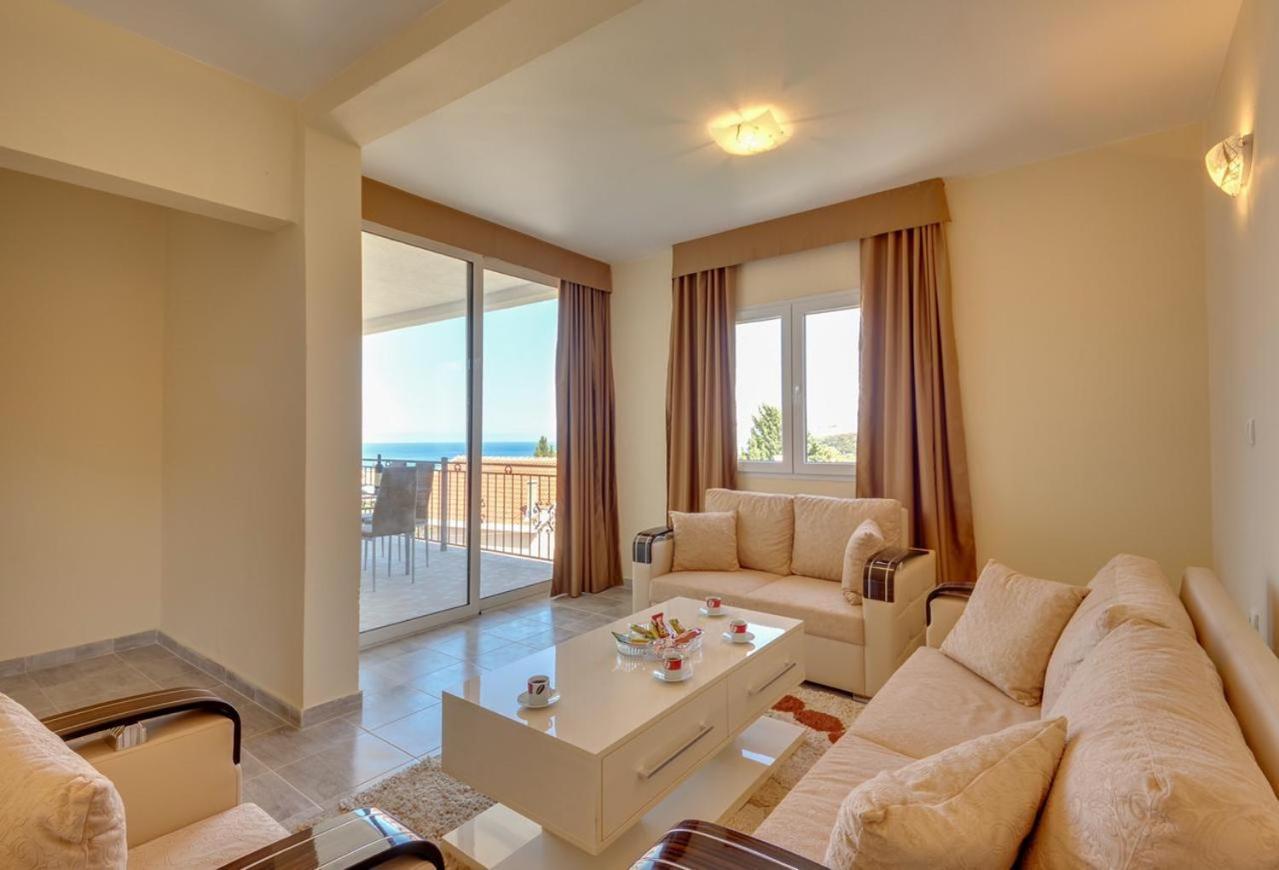 شقة Free Food And Swimming Pool يوتجيها المظهر الخارجي الصورة